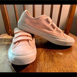 Size W 6.5, M 5 Vans Style 23 V in Blush Pink